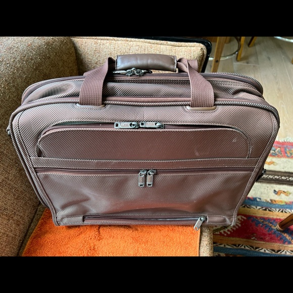 Authentic TUMI Brown shoulder strap/messanger extendable travel bag excellent